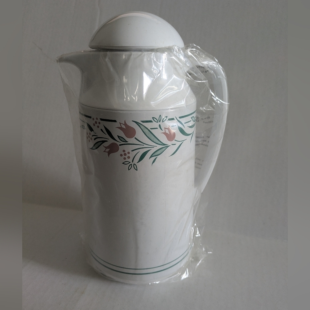 Vintage Rosemarie Tulip Pattern Corning Thermique. New In Packaging.